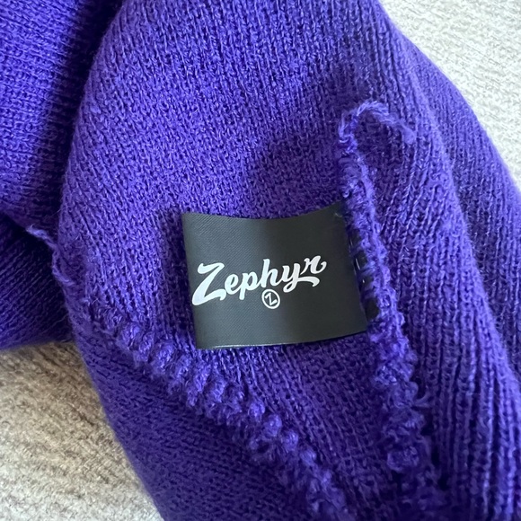Zephyr NCAA University of Washington UW Huskies Dawgs Purple Cuffed Beanie Hat - Picture 4 of 4